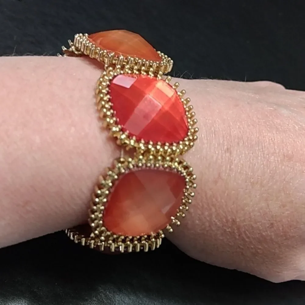 *Sale* Orangy-peach stretch bracelet 7.25